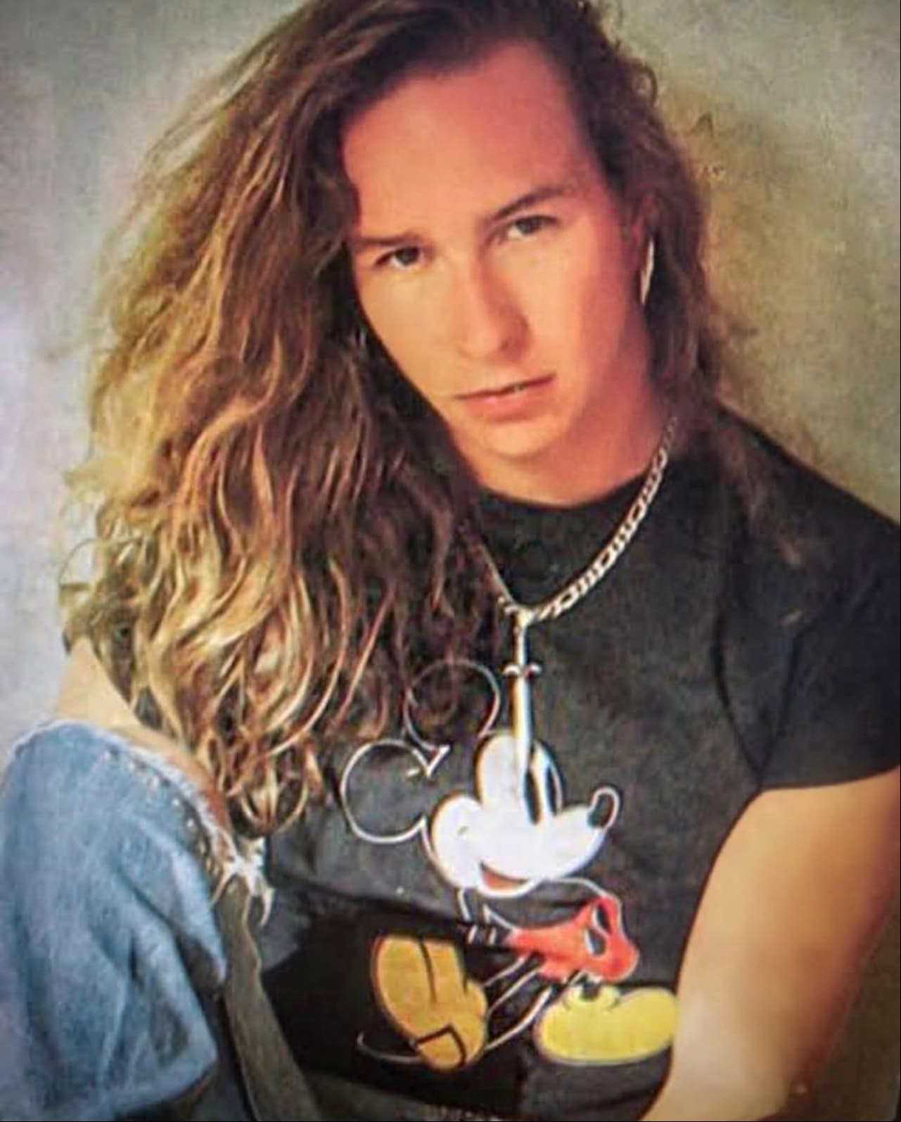En la sección de comentarios, fans de la hija de Andrea Legarreta no pudieron evitar hacer énfasis en lo mucho que se parece la joven a su padre, cuando a finales de los 80 lucía una gran cabellera de rockstar.