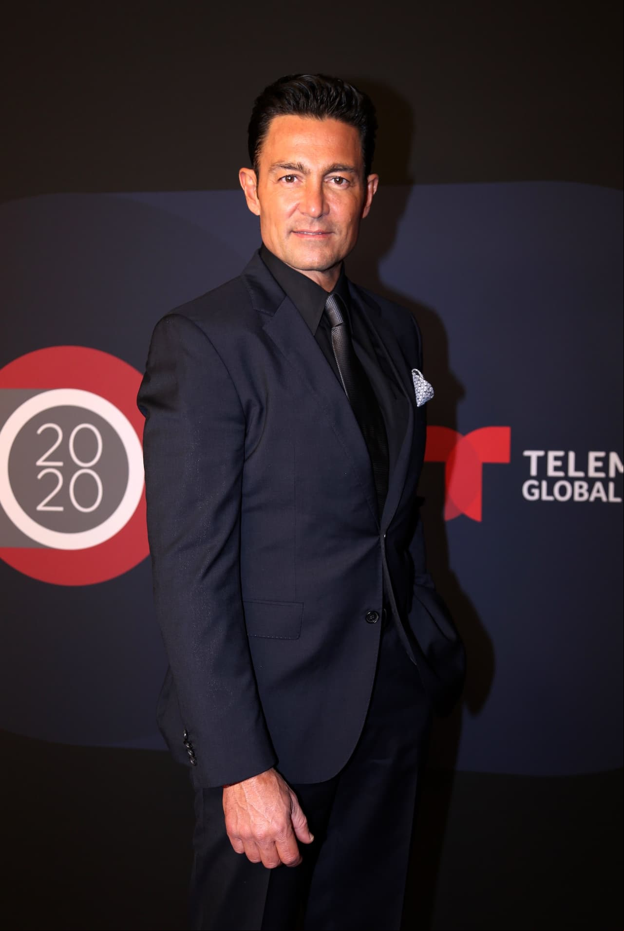 Fernando Colunga protagonizó melodramas como ‘Pasión y Poder’, ‘Amor Real’ y ‘Esmeralda’, pero antes de convertirse en uno de los rostros consentidos del público tuvo una ferretería, fue concesionario de autos, trabajó como istrativo, de barman, y en 1988 fue doble de Eduardo Yáñez en la telenovela ‘Dulce desafío’.