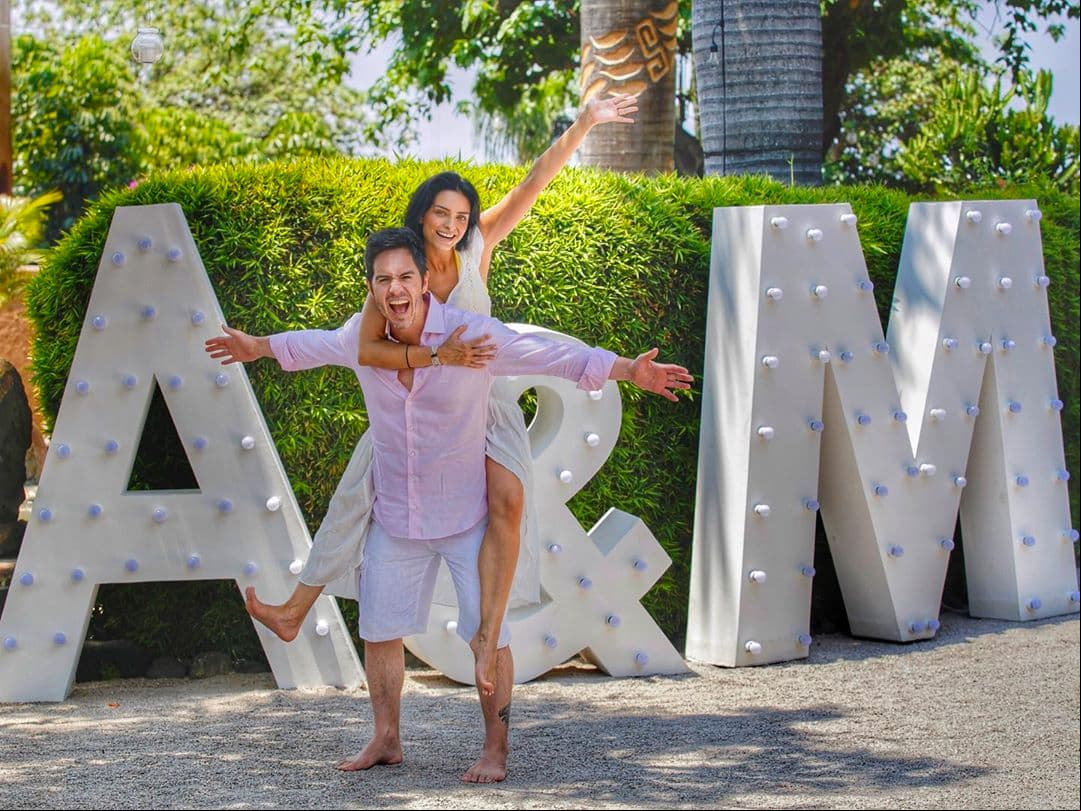 Tras rumores de ruptura, el pasado 12 de marzo, Mauricio Ochmann y Aislinn Derbez lanzaron un comunicado en el que revelaron que le estaban dando un tiempo para “fortalecer la relación de amistad y parar la relación de pareja”.