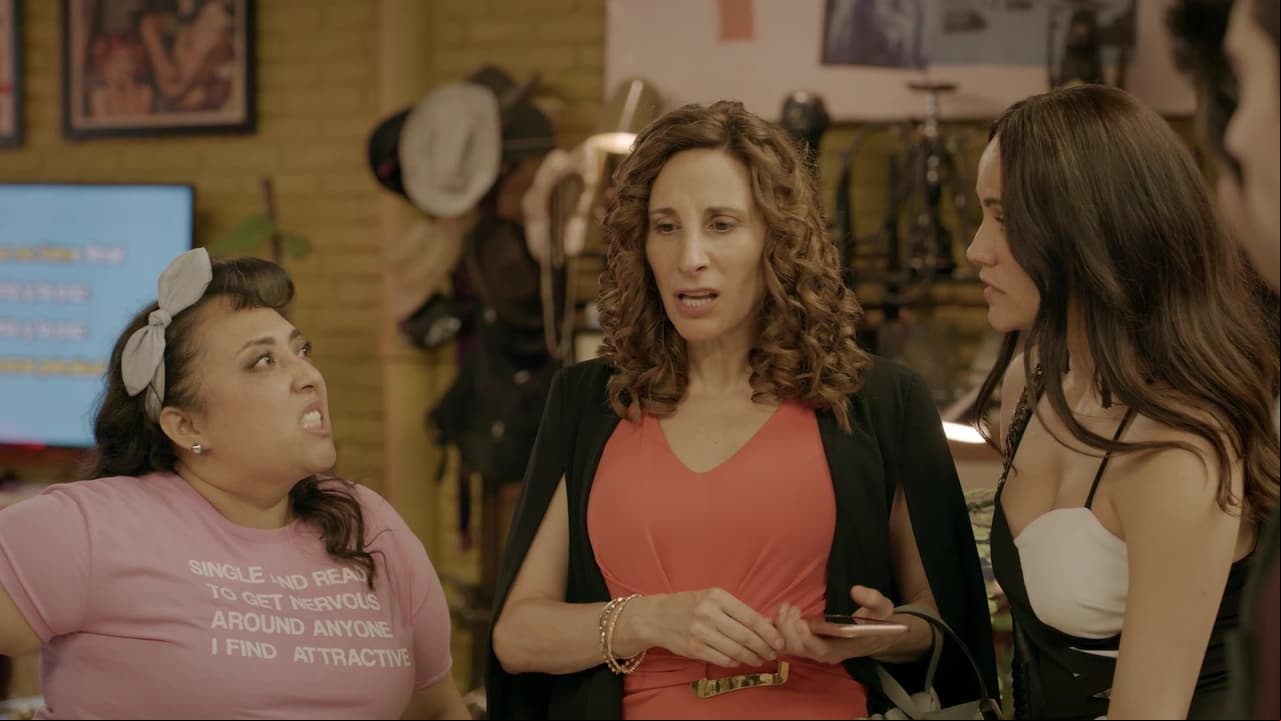 Para una noche de chicas: "Soltera y lista para ponerme nerviosa con cualquiera que encuentre atractivo".