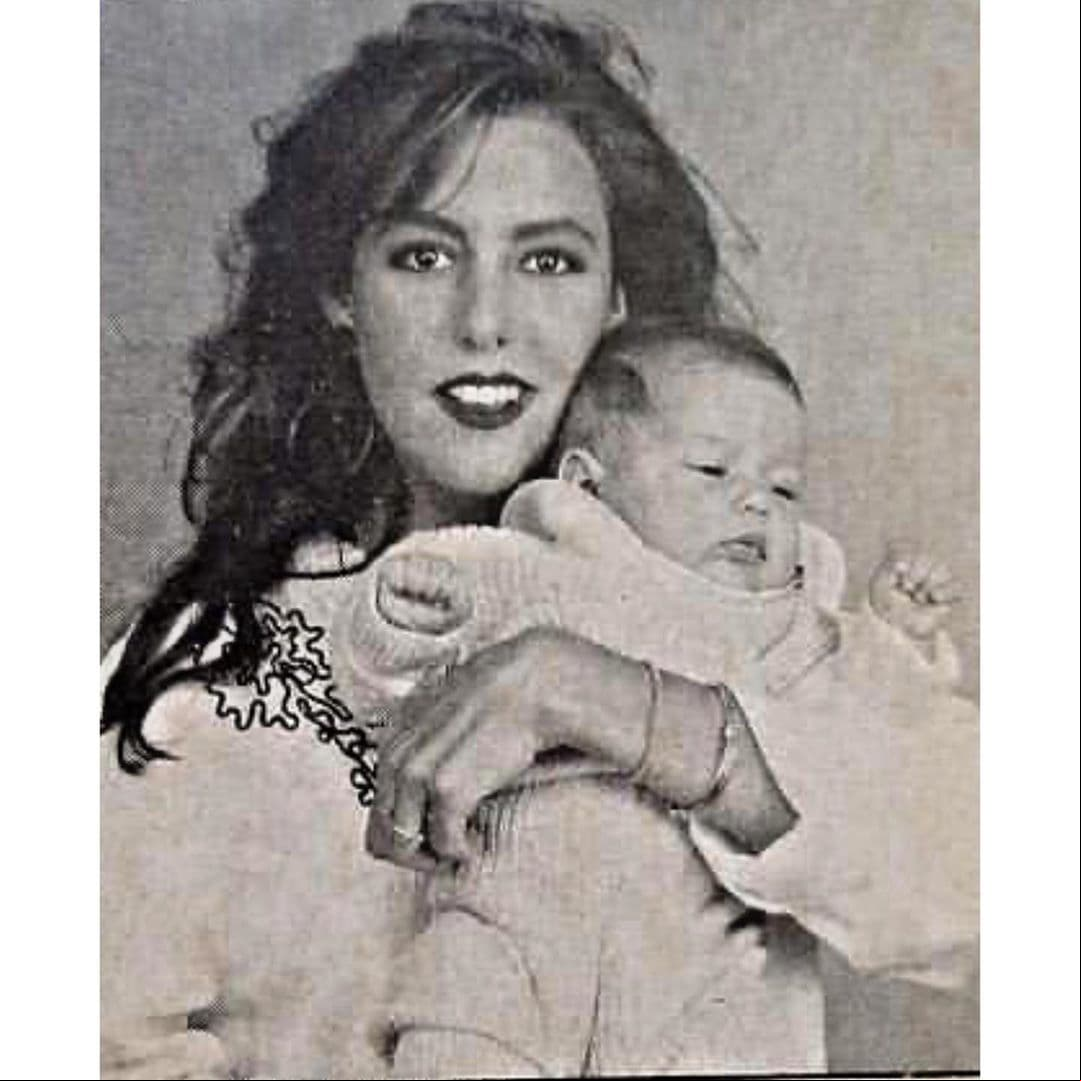 El 13 de junio de 1983, Stephanie Salas dio vida a Michelle Salas, producto del amor que tuvo con Luis Miguel.