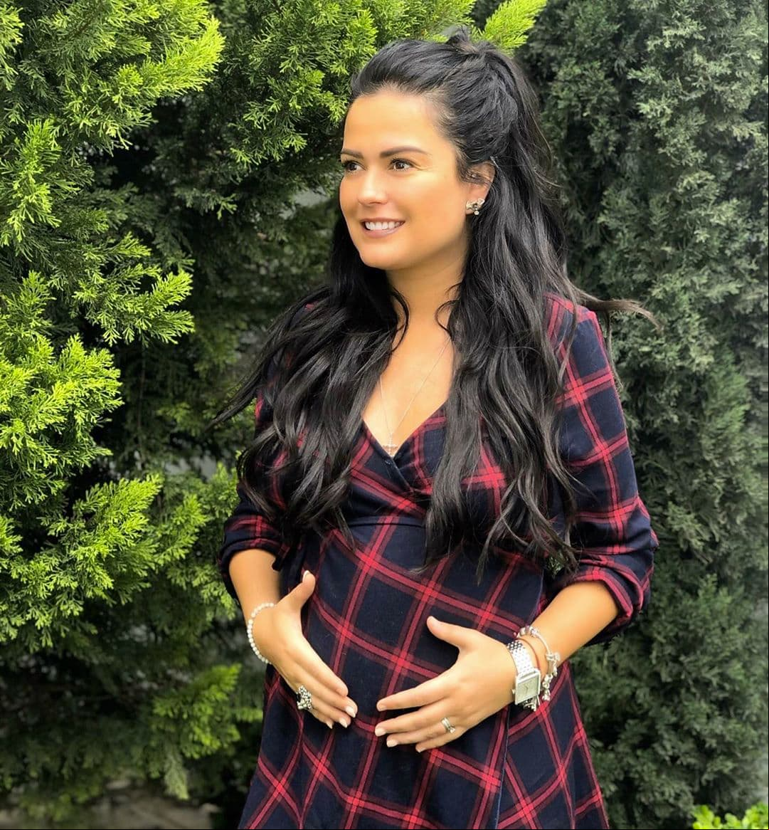 Mariana Echeverría anunció su embarazo el pasado 8 de abril a través de Instagram y en entrevista a Las Estrellas compartió que fue un proceso difícil porque: “Yo tenía algunos problemas para embarazarme y me fui a hacer unos estudios. Estuve varios meses así hasta que por fin logramos que una de mis trompas se destapara y el doctor dijo que ya podía, y al primer intento quedé embarazada".