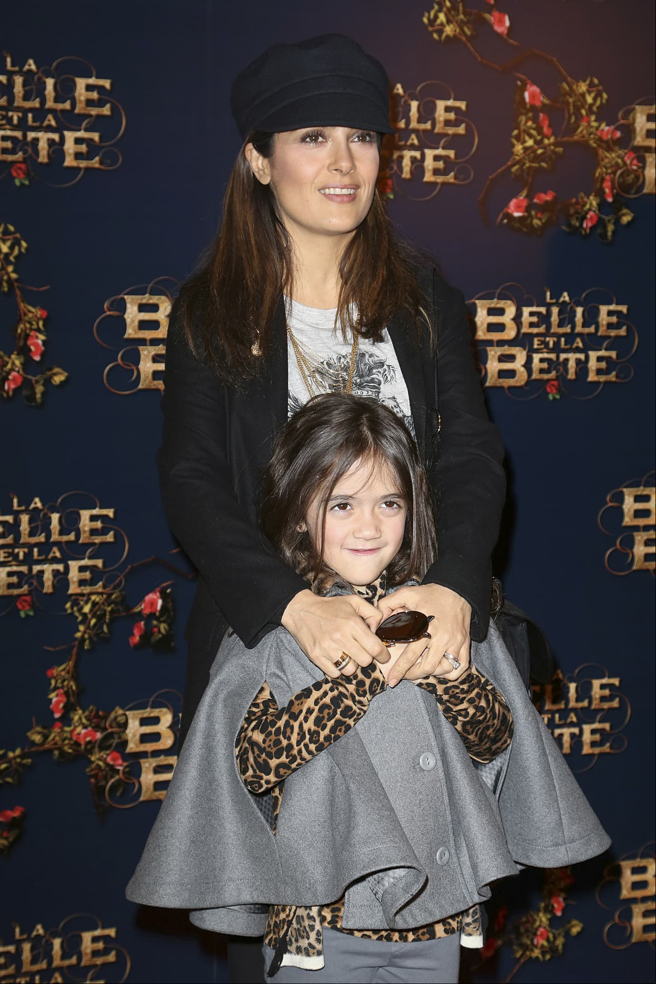 El 21 de febrero de 2007, Salma tuvo a su primera y única hija, Valentina Paloma, y durante el embarazo subió casi 23 kilos. “Gané mucho peso, pude verme desfigurada en diferentes formas por una muy buena razón y no me arrepiento ni un segundo. Fue ahí cuando comencé a apreciar mi cuerpo; las cosas que antes solía criticar no eran tan malas al final”, expresó la actriz en entrevista a la revista Glamour.