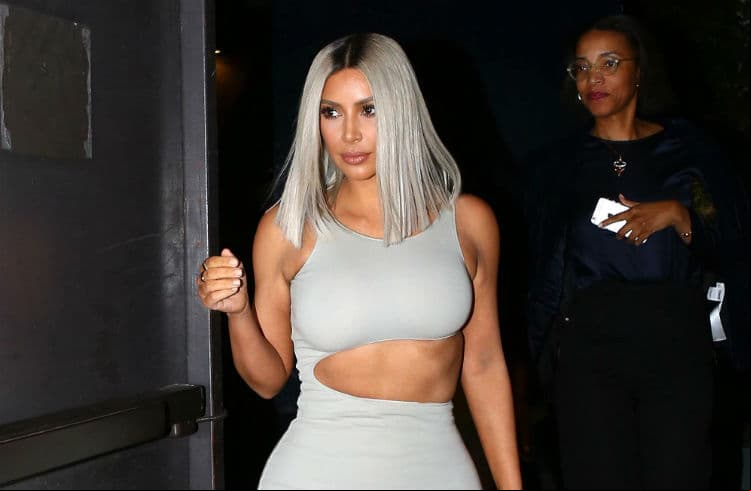 Kim Kardashian hace magia en tanga blanca