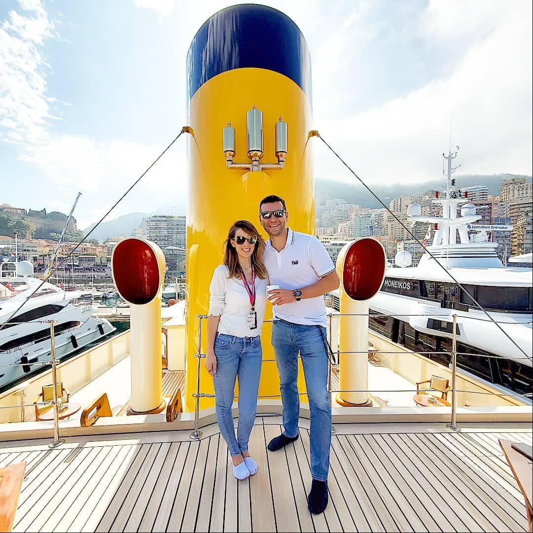 Jacky y Martin se tomaron una foto desde el Yacht Club, disfrutando de la Fórmula E.