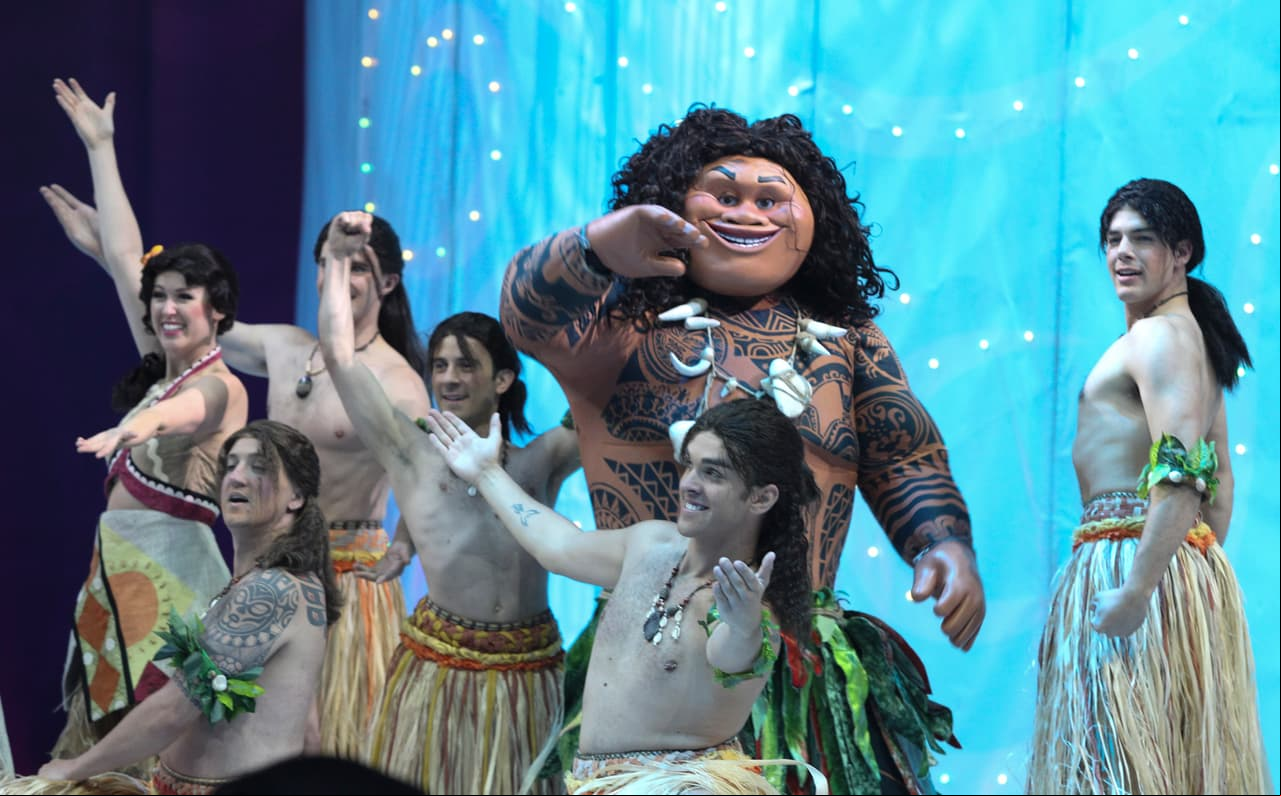El show incluye 39 patinadores, provenientes de 10 países.