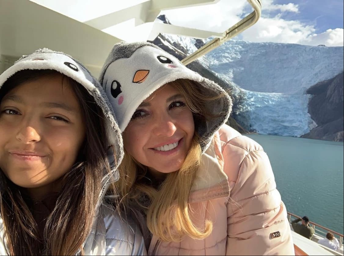 Por su parte, Rodríguez también es madre de Natalia, quien tiene 13 años y se acaba de graduar de la primaria. Junto a sus hijas, la ahora productora del Programa 'Hoy' ha viajado por distintos países alrededor del mundo.