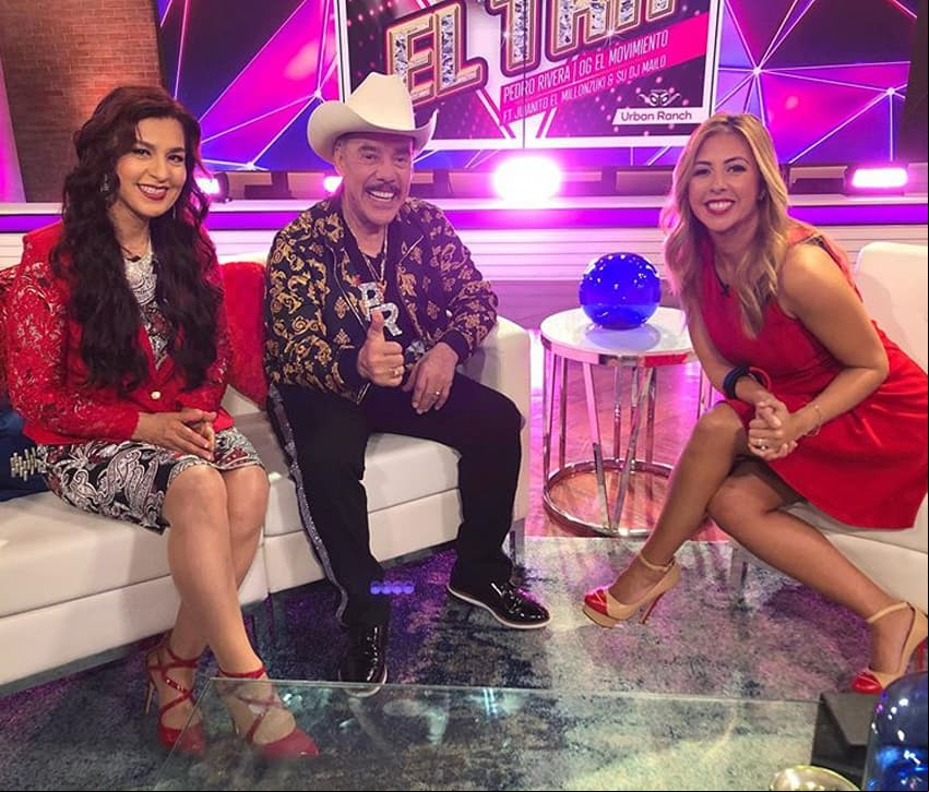 Don Pedro Rivera presenta a su esposa
