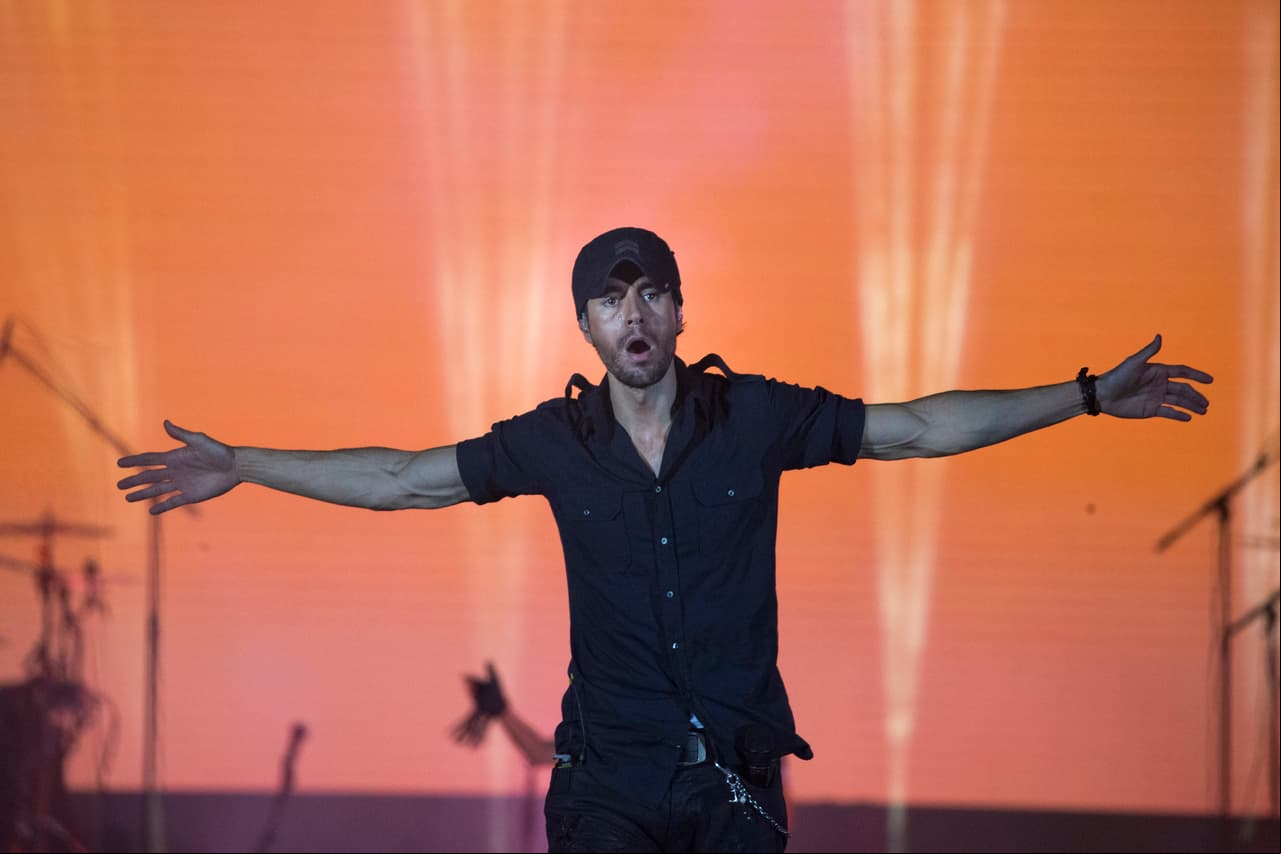 Enrique Iglesias es un típico hombre Tauro ¡enamorado!