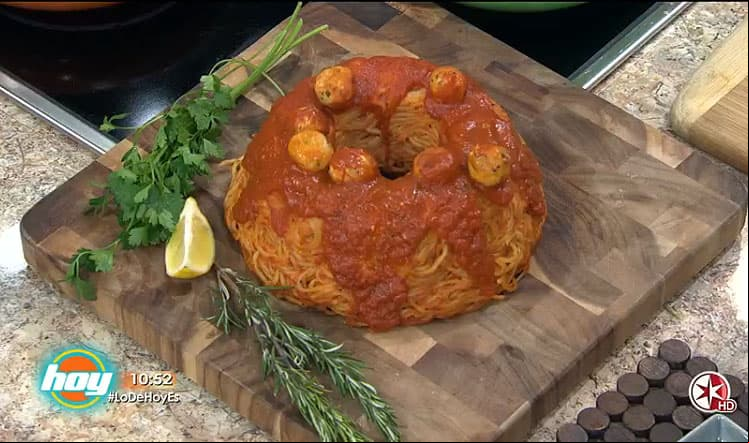 Bueno, rico y barato: Rosca de espagueti con mini albóndigas de pollo