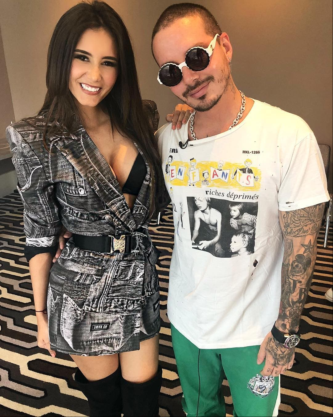 También realiza entrevistas y coberturas especiales con Telehit, donde pudo trabajar con J Balvin.