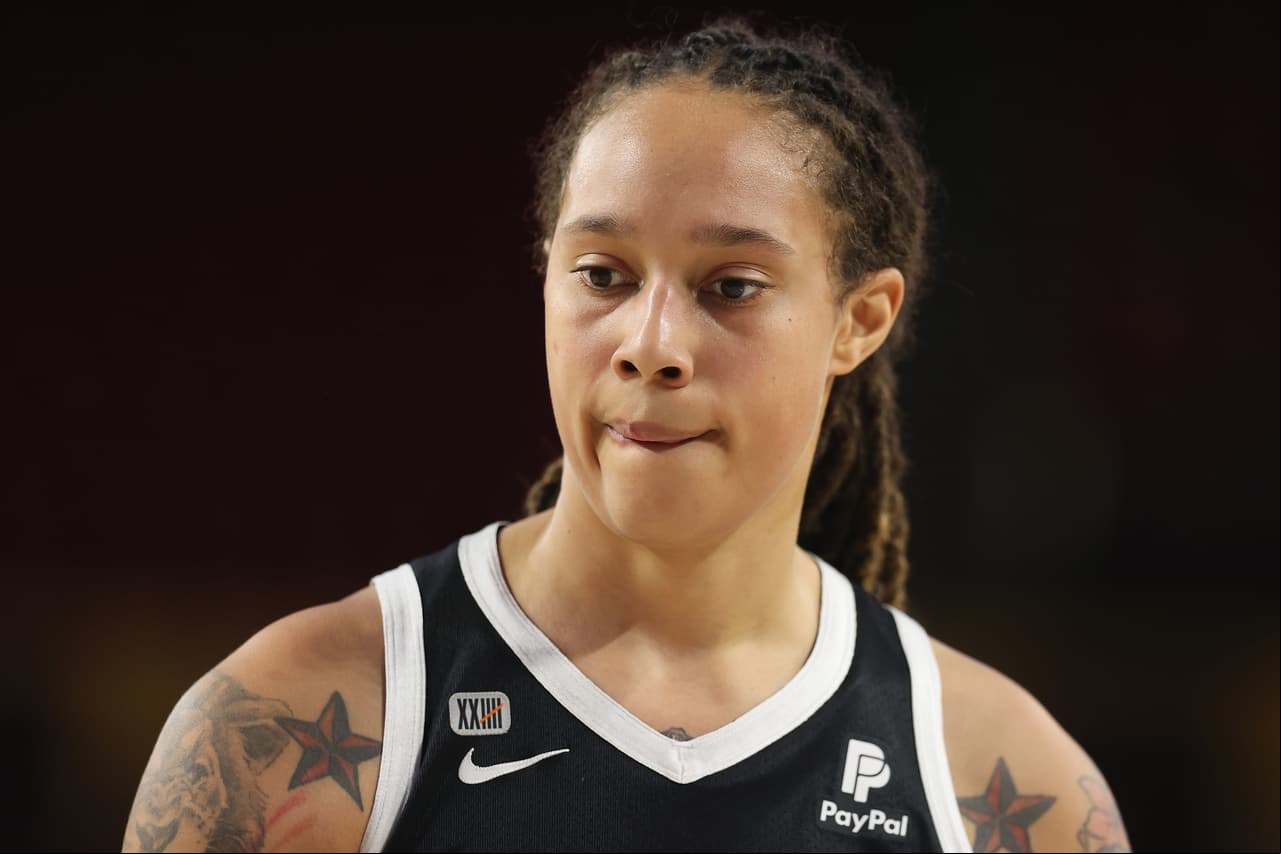 En el 2015 fue acusada por violencia doméstica por parte de su expareja Glory Jhonson. 
<br>