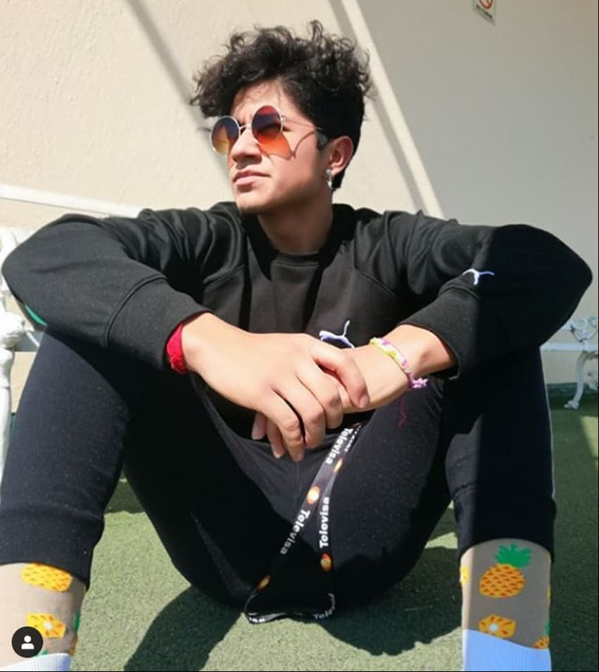Juanbernardo cuenta con más de 83 mil seguidores de Instagram, además de ser una estrella en Tik Tok; también hizo un comercial para palomitas, estuvo en Teatro en Corto con la obra ‘Las princesas no van al cielo’ y tiene su canal de Youtube. “Comencé a estudiar nutrición y a tocar puertas para grabar más novelas y series; aprendí inglés y ruso”, añadió a People en español.