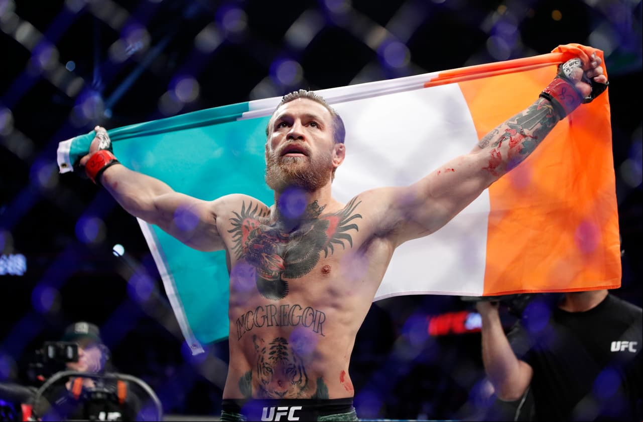 Regreso triunfal para McGregor: noquea a Cerrone y busca rival