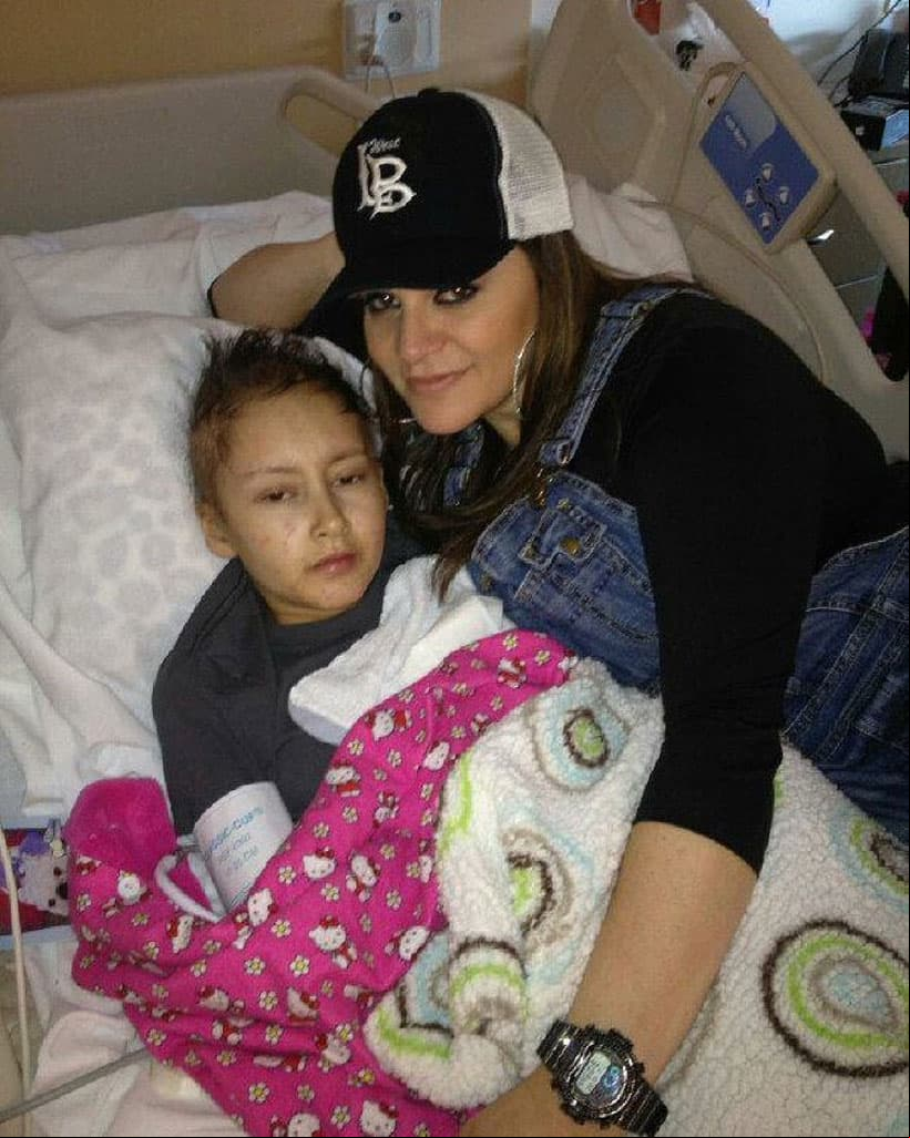“Si piensas que tienes problemas, visita a niños enfermos en un hospital, te darás cuenta que tus problemas no son nada. Siempre sé agradecido”, fueron las palabras de Jenni Rivera que aparecen en una fotografía que se compartió a través de Instagram, en septiembre de 2015.