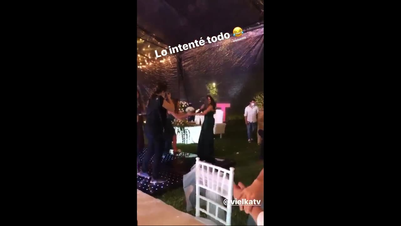 “Peleando por el ramo… Lo intenté todo”, señaló Lago, quien fue vencida por Valenzuela, la cual mostró su entusiasmo al ganarlo.