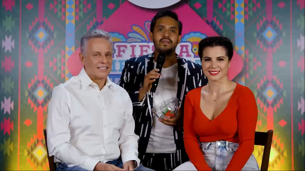 Alexis Ayala y Cinthia Aparicio se echan un romántico palomazo juntos