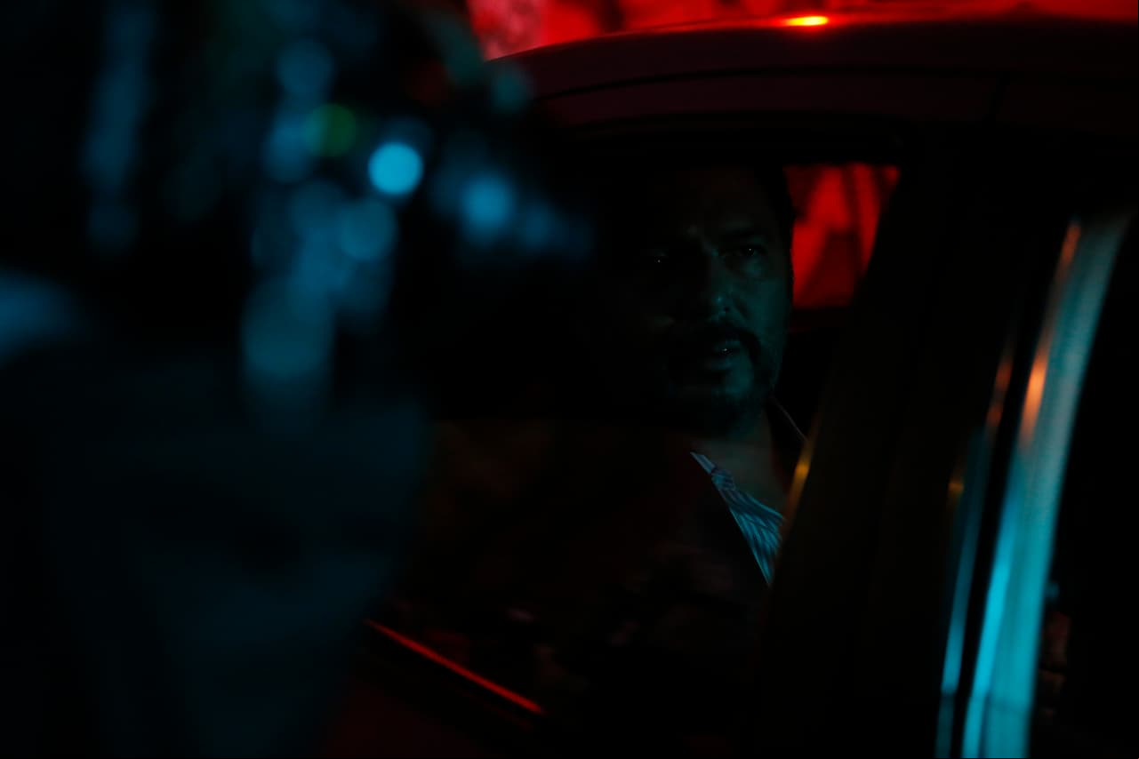En "La Mexicana y el Güero", 'Gonzalo', personaje interpretado por Rodrigo Abed, huyó de la finca con el dinero que le dio 'Andrea' (Itatí Cantoral) para evitar que la policía lo atrape luego de que 'Malacara' fuera encerrado en prisión.