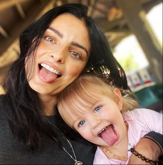 Aislinn Derbez comparte la manera en la que Kailani se relaja y más cuando está de malas