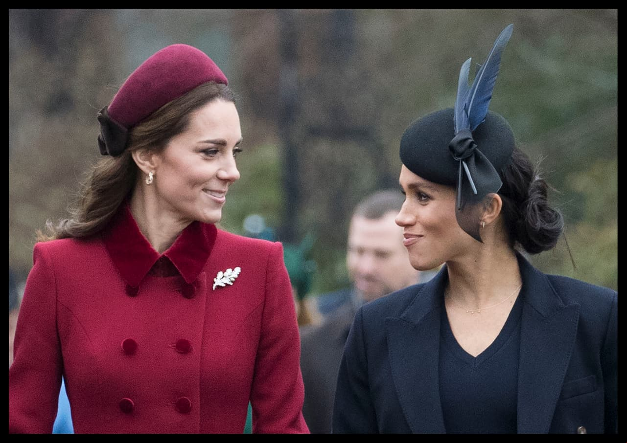 De acuerdo con la prensa británica, la enemistad entre las Duquesas comenzó cuando discutían el atuendo que utilizaría la princesa Charlotte en la boda de Meghan y Harry.