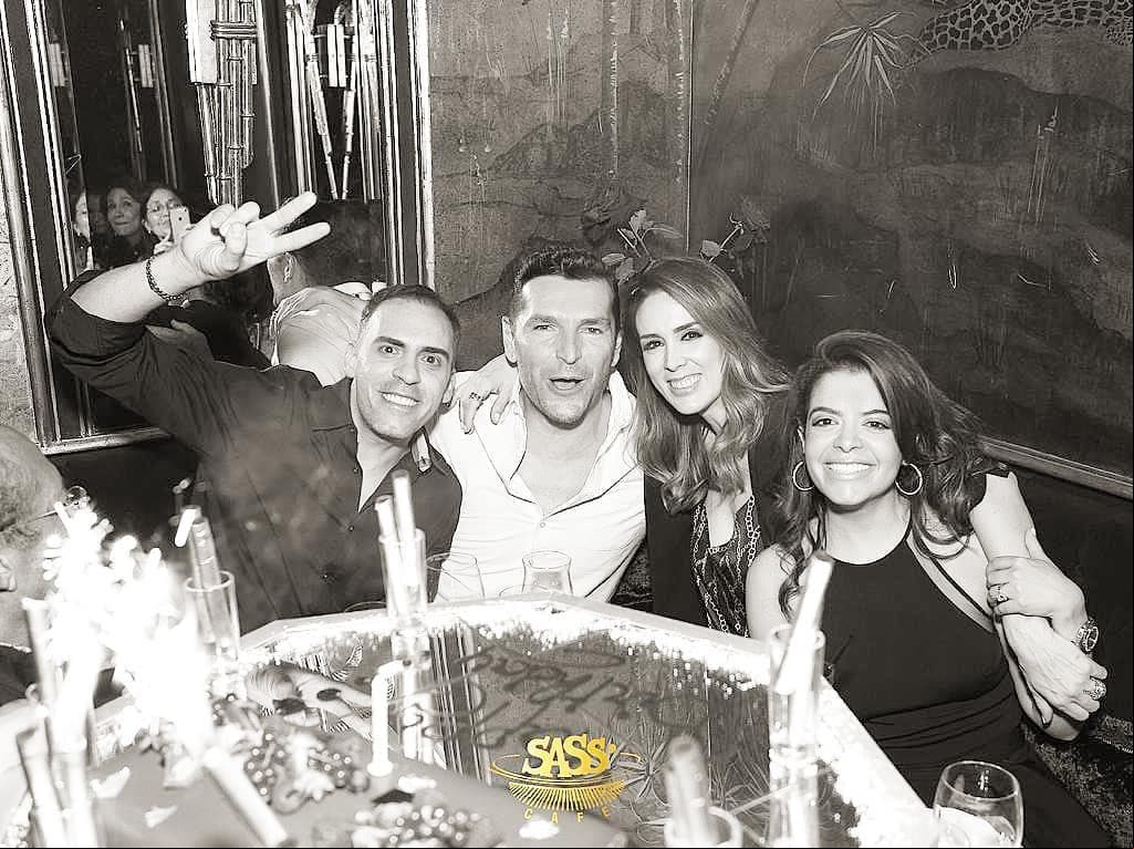 La pareja viajó a Mónaco, celebrando el cumpleaños de Martín en el Sass Café junto al piloto Pastor Maldonado y su esposa Gabriela Tarkanyi.