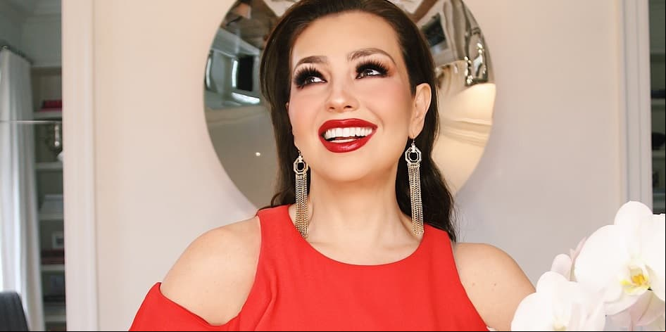 Thalia publica fotografía sin maquillaje