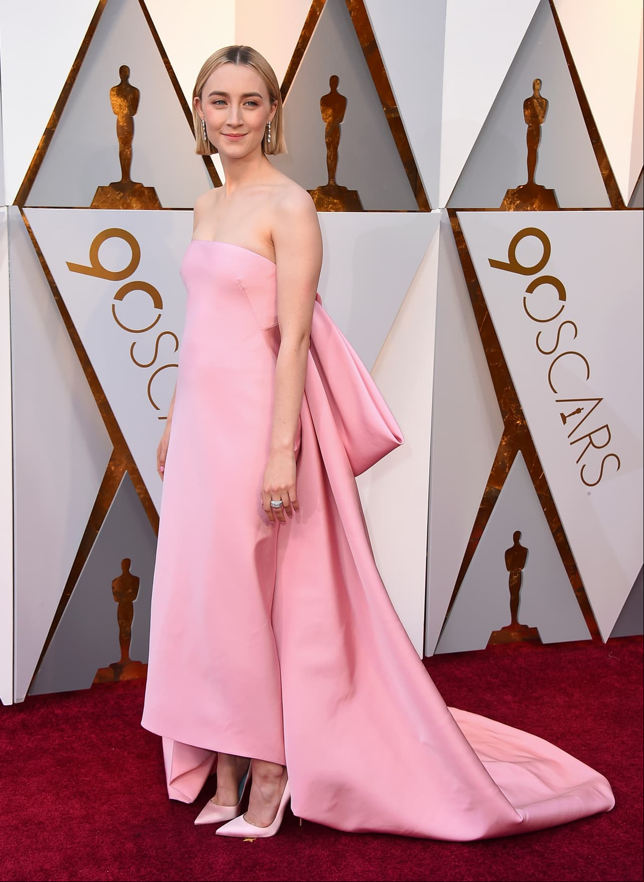 Saoirse Ronan optó por un vestido de Calvin Klein, con el cual no asombró.