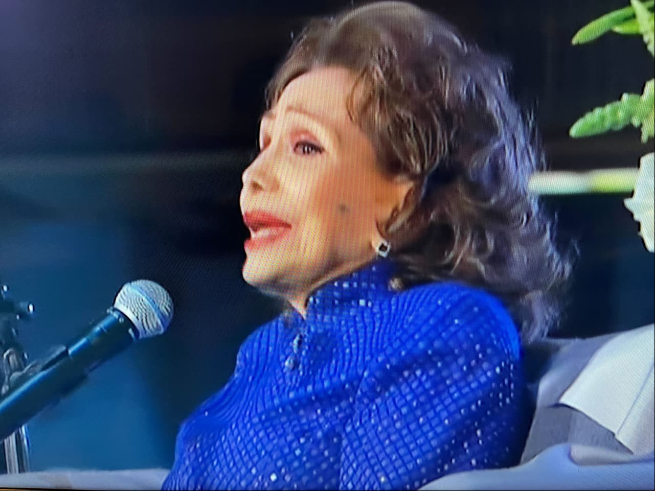 En más de 60 años María Victoria ha sido puntual en esta tradición y en este año no podía faltar. “Gracias que me diste licencia para volver a este contigo. Gracias y que nunca nos olvides”, dijo la actriz y cantante justo para interpretar “Que hermosura tan bella”.