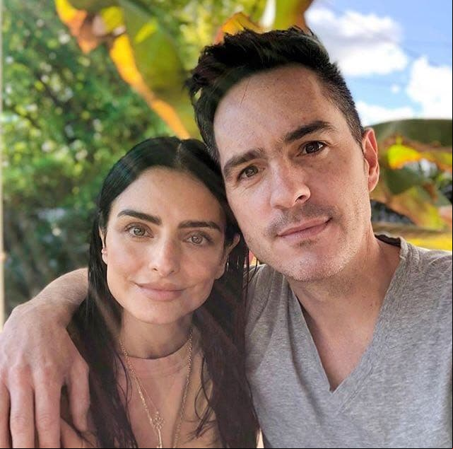El pasado jueves 12 de marzo, tras más de cinco años juntos, Aislinn Derbez y Mauricio Ochmann anunciaron su separación mediante una publicación de Instagram en sus respectivas cuentas. "(...) Decidimos desde hace un tiempo fortalecer la relación de amistad y parar la relación de pareja", lee un fragmento del comunicado.