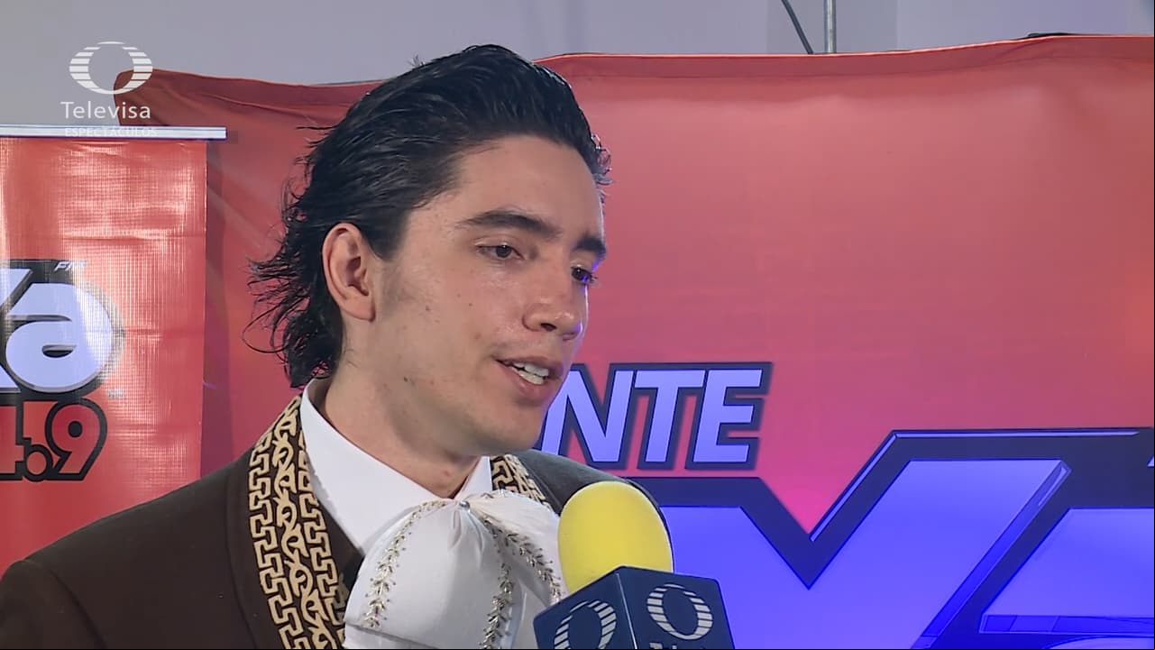 Alex Fernández compite con Lady Gaga en listas internacionales