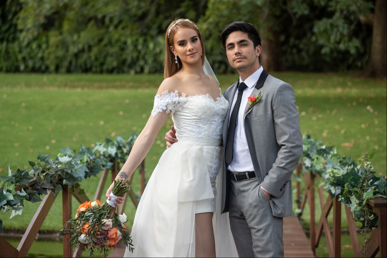 Antes del aguacero y de la boda, Katya y Diego se tomaron la foto para conmemorar este gran día.
<br>
<br>¿Qué pasará en "La Mexicana y el Güero"? Descúbrelo de lunes a viernes a las 6:30 pm. con Las Estrellas.
