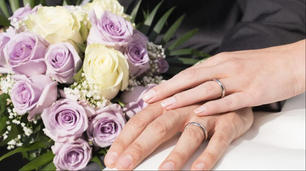 Novio hace broma pesada a su esposa el día de su boda: internautas piden divorcio de la pareja