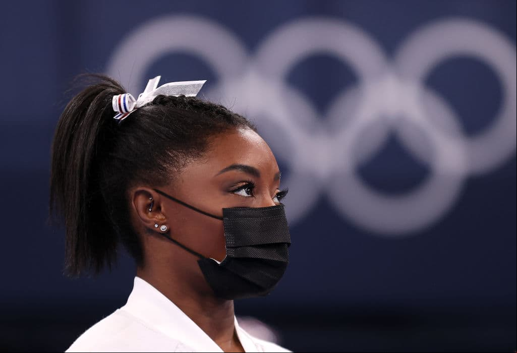 En Tokio, se retiró de cuatro de las cinco finales de eventos individuales, solo compitiendo en la competencia de vigas del 3 de agosto durante la cual ganó el bronce.