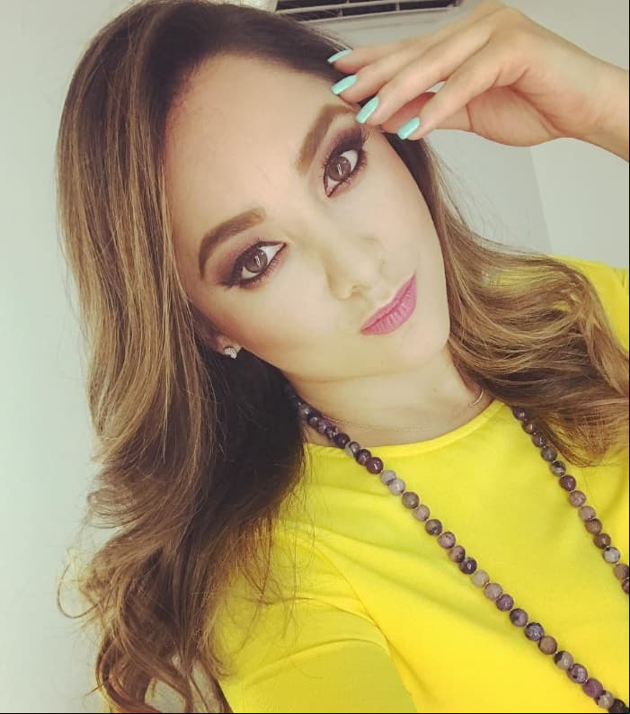 Sherlyn lanza marca de bikini... ¡y celebra mostrando sus curvas!