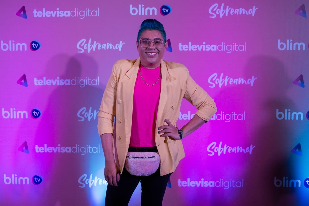 Manuna tambi´en tiene una participación especial y algo que lo motivó a ser parte de este proyecto fue que: "es una historia de amor, que es lo m´ás importante, además, de la inclusión y la visibilidad a la comunidad LGBTQ+".