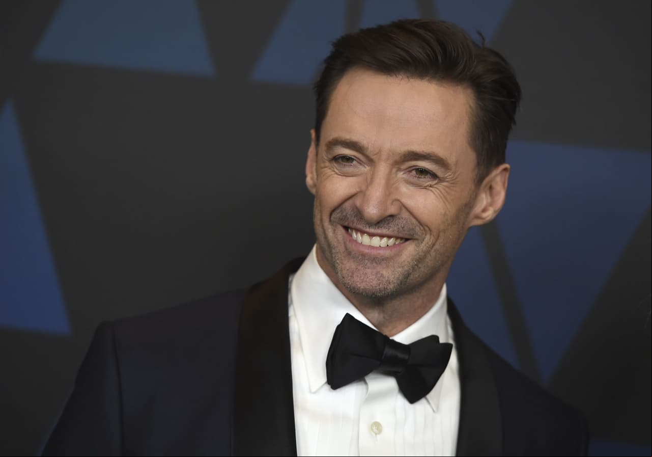 Hugh Jackman ha hablado públicamente de sus luchas contra el cáncer de piel. El australiano ha sido intervenido en seis ocasiones y a través de las redes les recuerda a sus fans la importancia de usar protector solar y de estar al pendiente de cualquier anomalía en la piel.