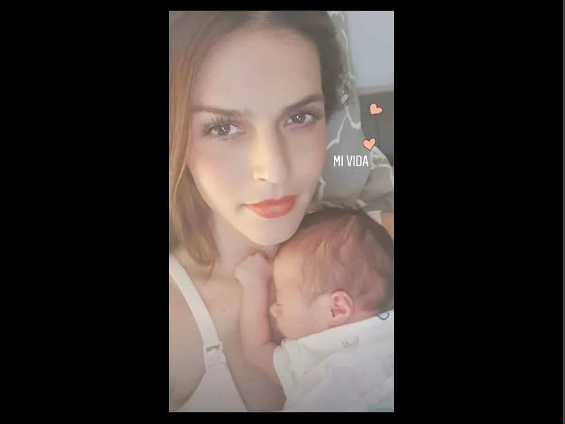 Ante esta dificultad, Claudia Álvarez recurrió a una experta, quien le brindó consejos de cómo debía colocar a la bebé para evitar tanto dolor. "Me ayudó mucho. Todavía me duele, pero aguanto ese dolor. Por lo menos ya aguanto”, informó.