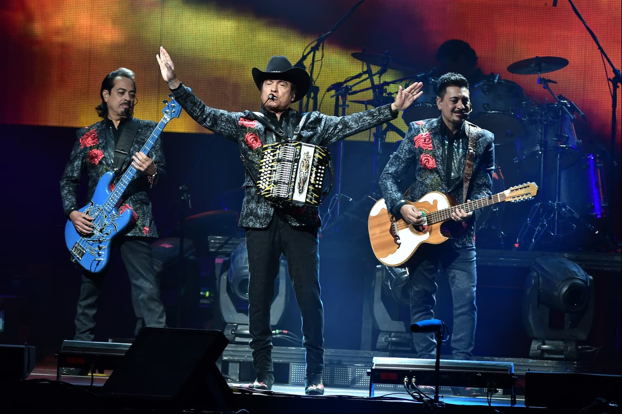 Los Tigres del Norte hicieron vibrar la noche del sábado la Arena American Airlines de Miami, junto a Alejando Fernández.