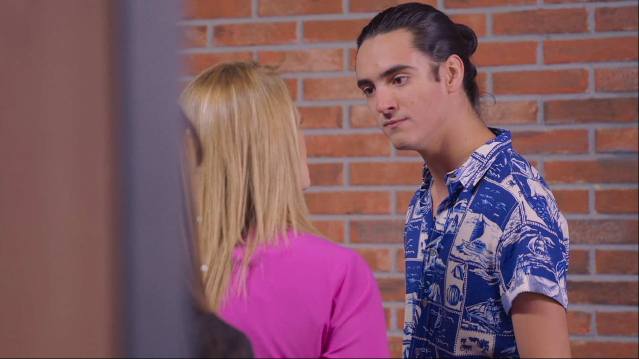 Carmen cachetea a Ulises