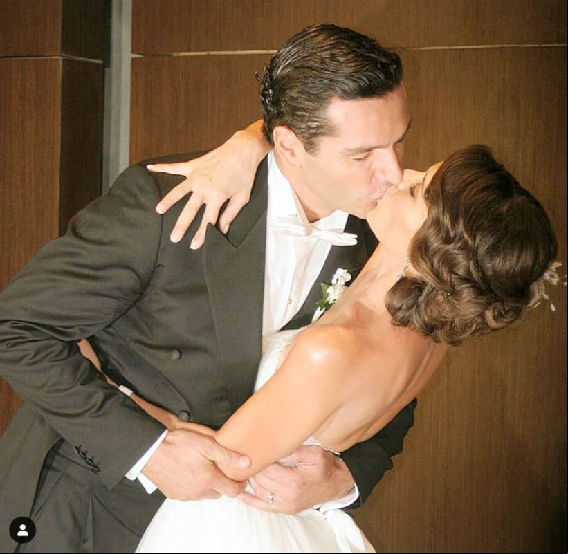 Jacqueline Bracamontes y Martín Fuentes se casaron por la iglesia el 1 de octubre de 2011 en Guadalajara, Jalisco. Entre los invitados estuvieron Maky y Juan Soler, Yadhira Carrillo, Julián Gil, Ingrid Marz y Pedro Torres. “Dios me lo trajo, sigo diciendo que los tiempos de Dios son perfectos. Me casé con el amor de mi vida y espero estar con Martín siempre”, afirmó la conductora a la prensa.