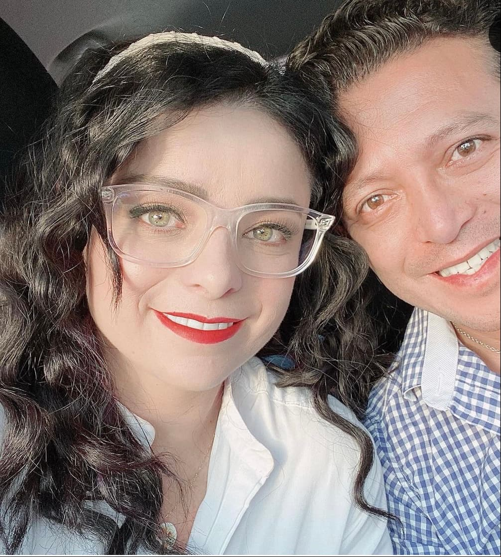 Además, su tierno matrimonio con el empresario Raúl Bernal constantemente genera gran atención, pues ambos demuestran tener una sólida y romántica relación.