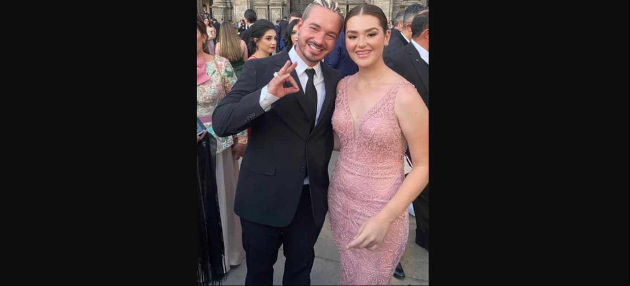 Es común que el deportista comparta en su cuenta oficial de Instagram varias fotografías junto a la joven, quien en la boda llamó la atención por posar junto a J Balvin.