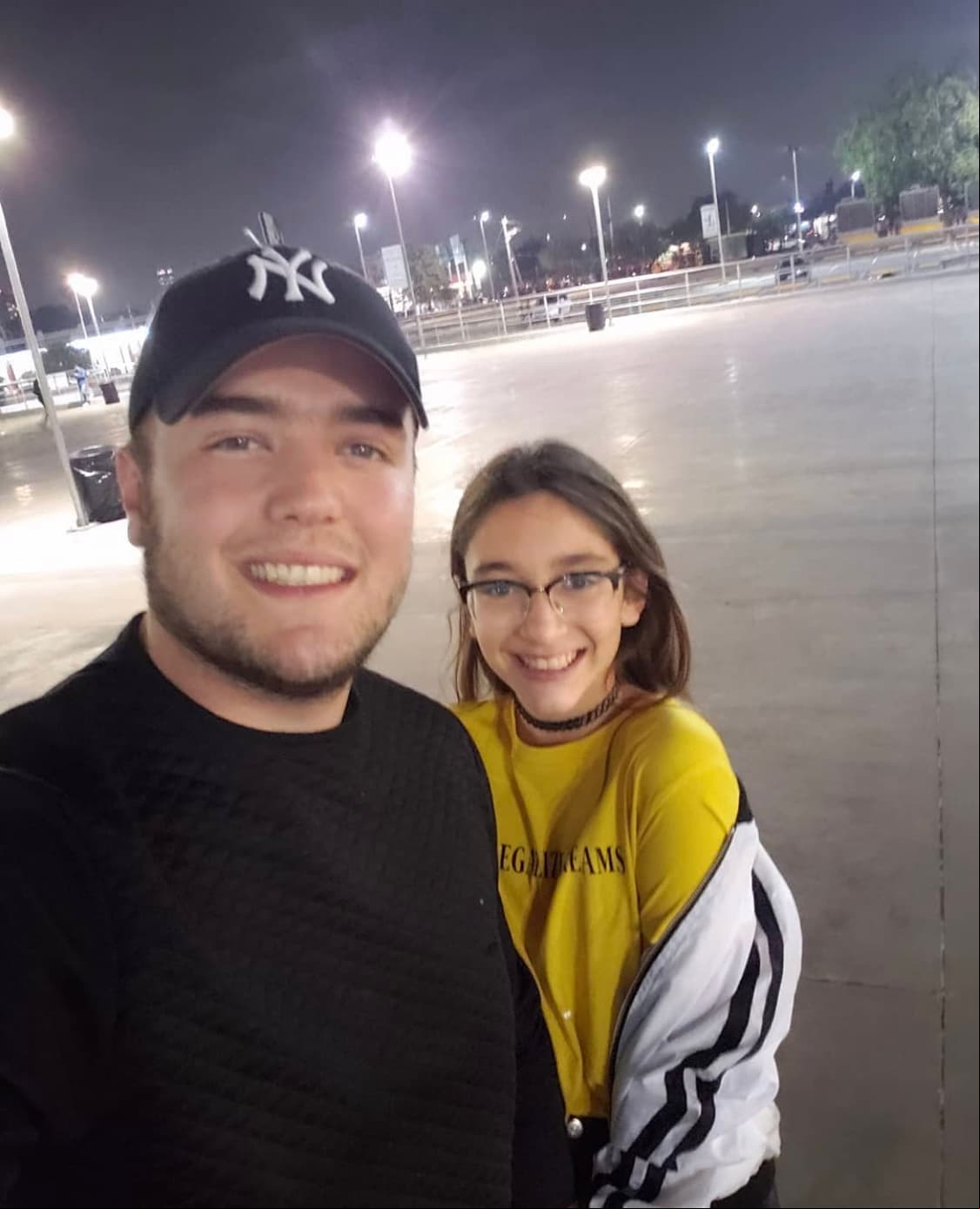 Por su parte, la pequeña Jade se ha adaptado perfectamente a la familia Strickler, siendo la adoración de los hijos mayores de Strickler, quienes la llaman "hermana" y constantemente le demuestran su cariño en redes sociales.