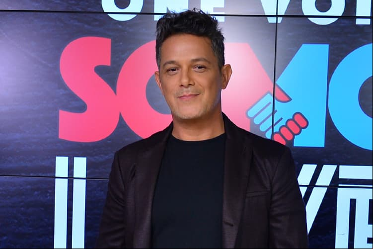 Alejandro Sanz muestra el talento musical de su hijo