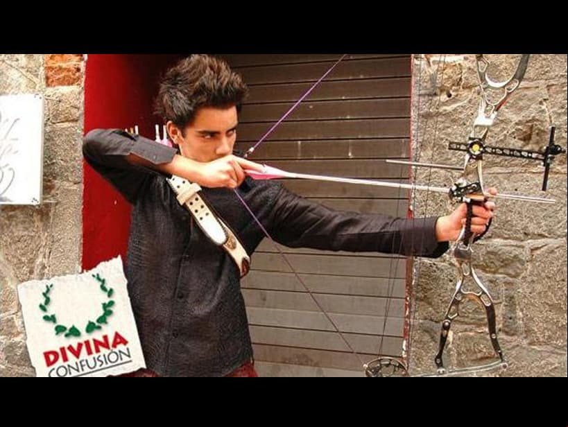 En 2008, el intérprete incursionó en el cine en ‘Divina confusión’, una cinta que narra la vida de algunos dioses del Olimpo que deciden bajar al mundo para vivir la experiencia humana y eligen a alguien equivalente a lo que ellos representan.