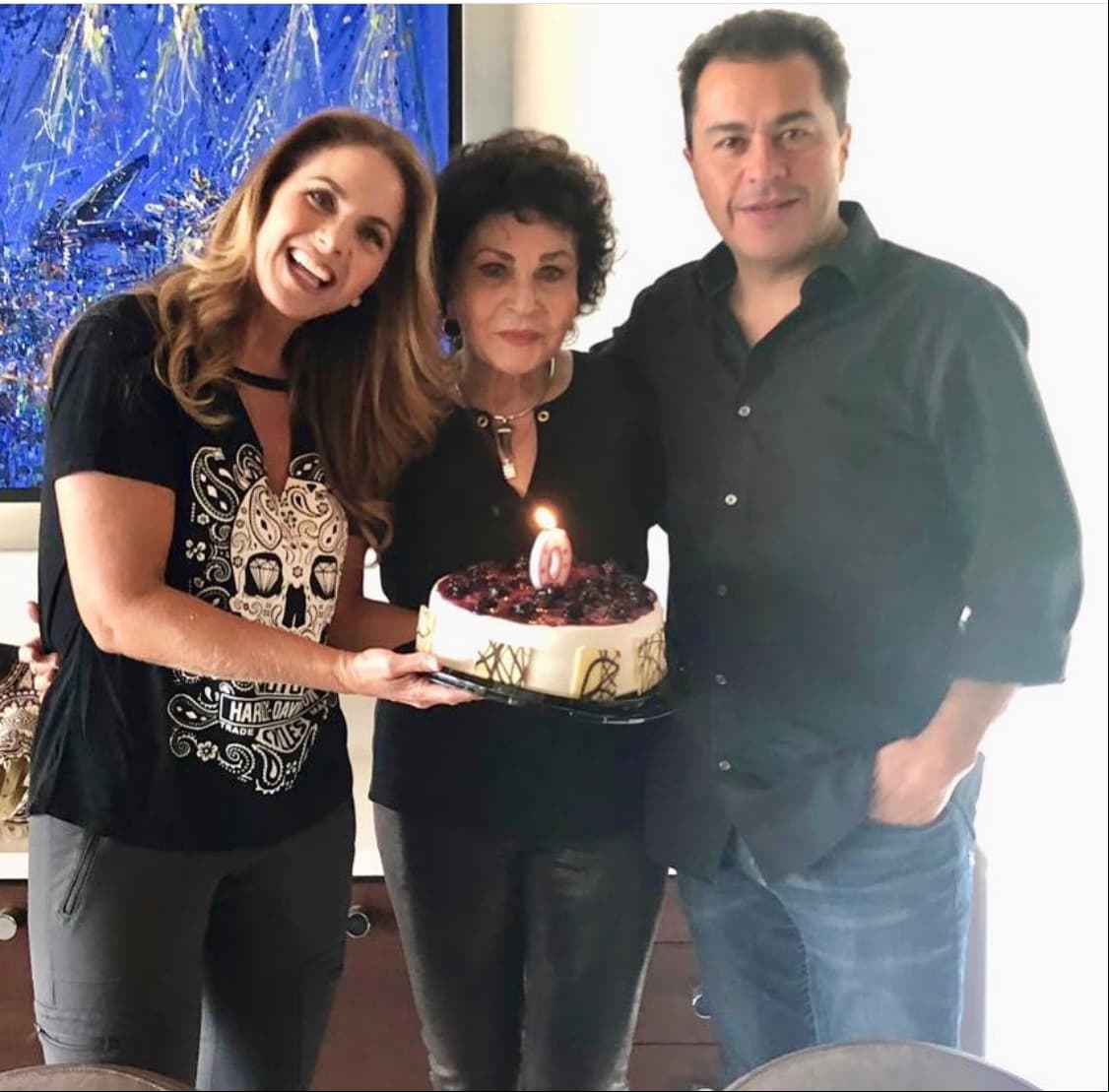 Tanto Lucero como Antonio son fruto del matrimonio entre sus padres; Antonio Hogaza, quien falleció en 2001, y la señora Lucero León.