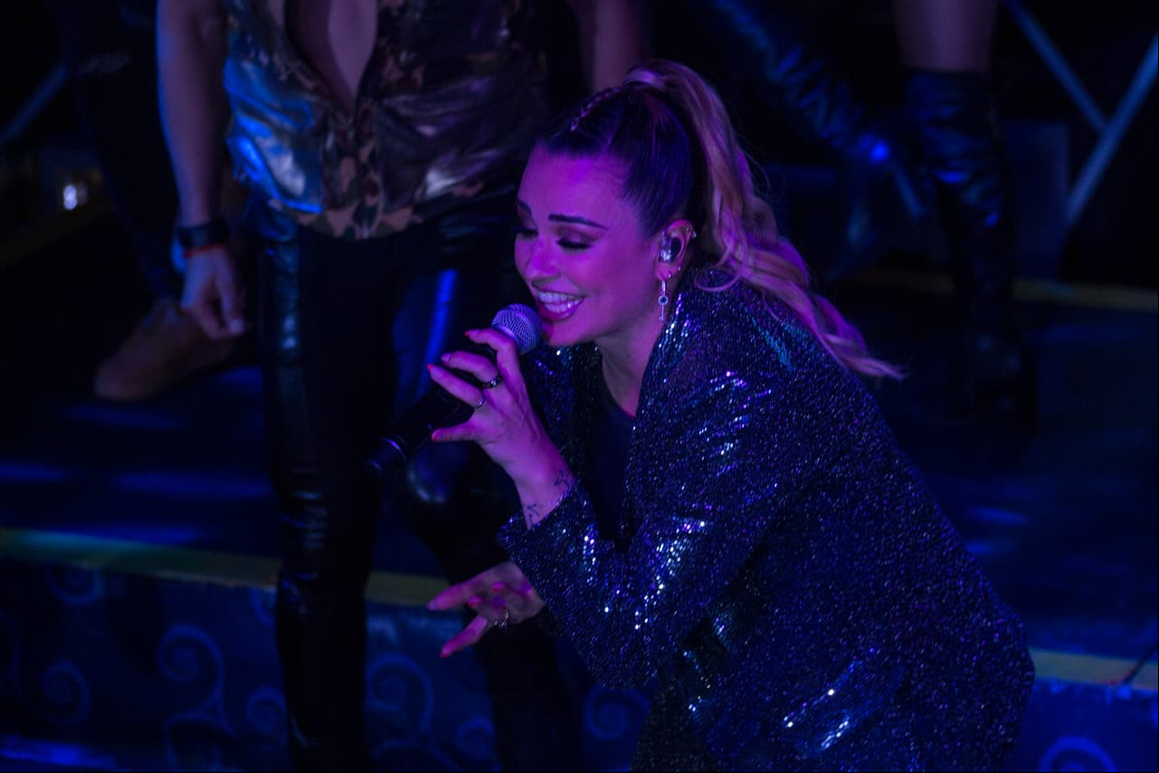 María José interpretó el tema principal del programa