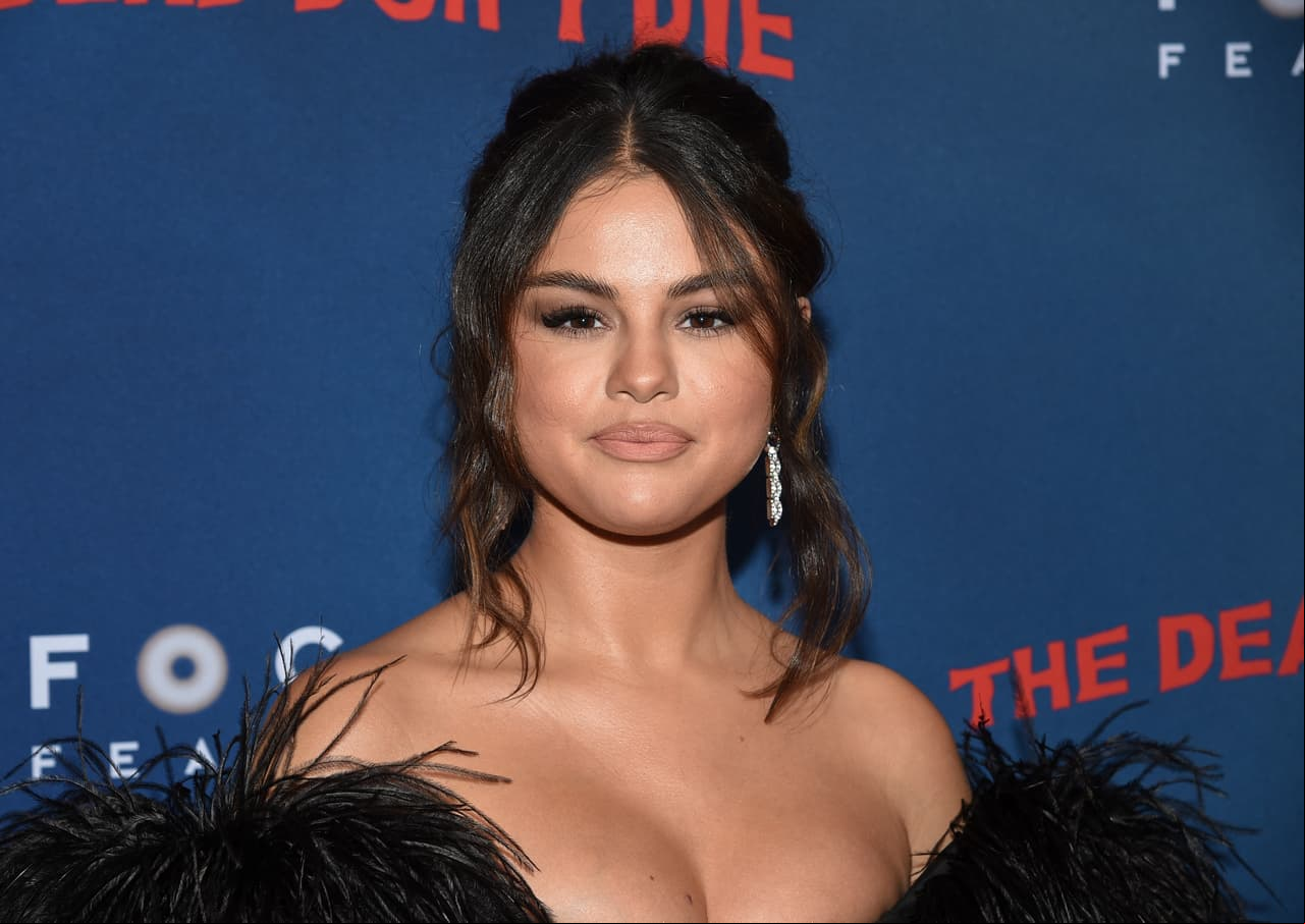 Selena Gomez. En entrevista con “Harper’s Bazaar”, la protagonista de “Los hechiceros de Waverly Place” reconoció sus problemas de depresión y ansiedad, razón por la que en más de una ocasión ha tenido que hacer una pausa a su carrera.