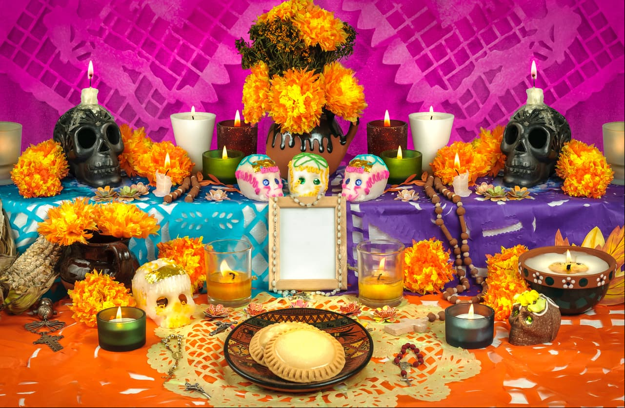 ¿Sabes el significado de la ofrenda del Día de Muertos? ¡Checa la galería!