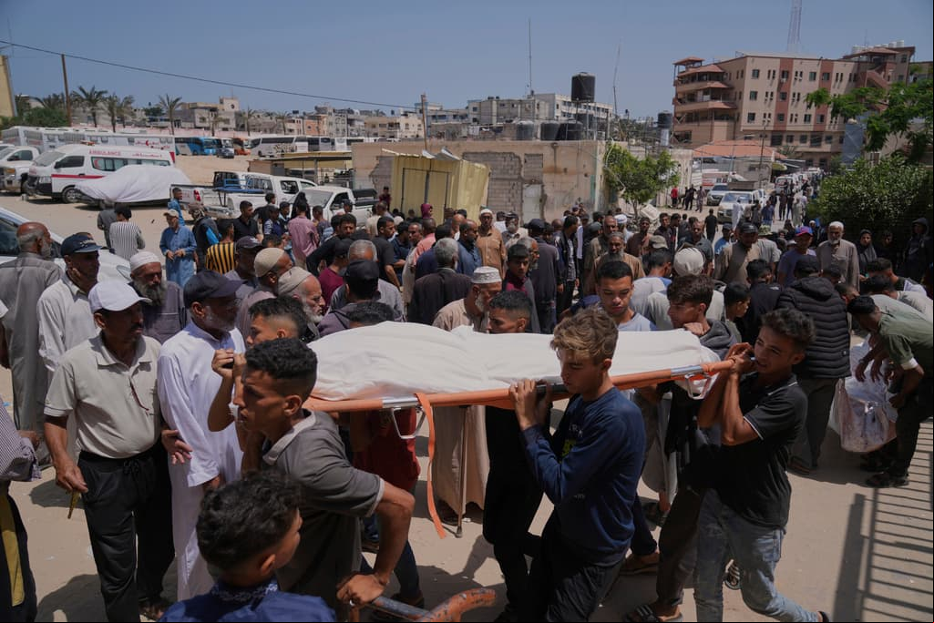 Al menos 31 personas mueren baleadas cuando iban a buscar alimentos a un centro de ayuda en Gaza: autoridades palestinas